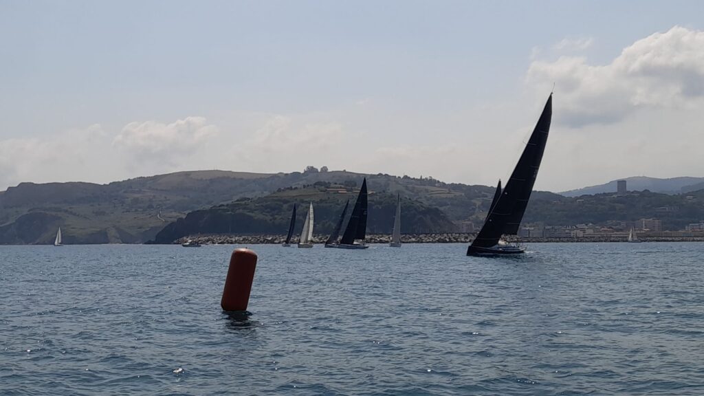 Yamamay en IRC 1 y Bisagras en IRC 2-3 nuevos campeones de Cantabria de Crucero en Laredo